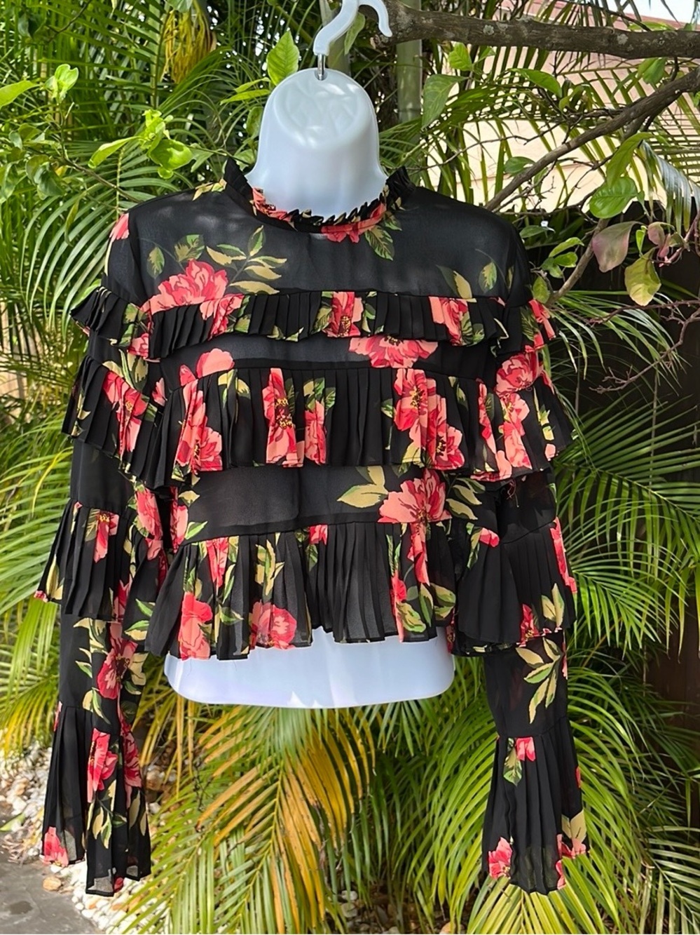 FOREVER 21 Ruffle Tiered Floral Print Top size small